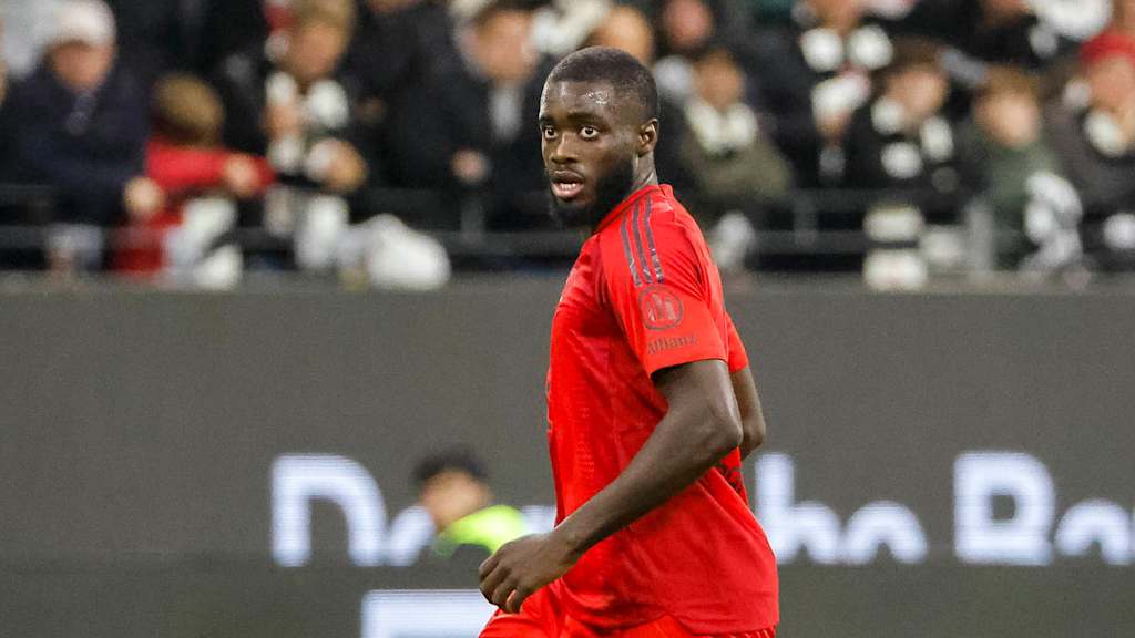 Dayot Upamecano being taken off by Vincent Kompany against Eintracht Frankfurt.