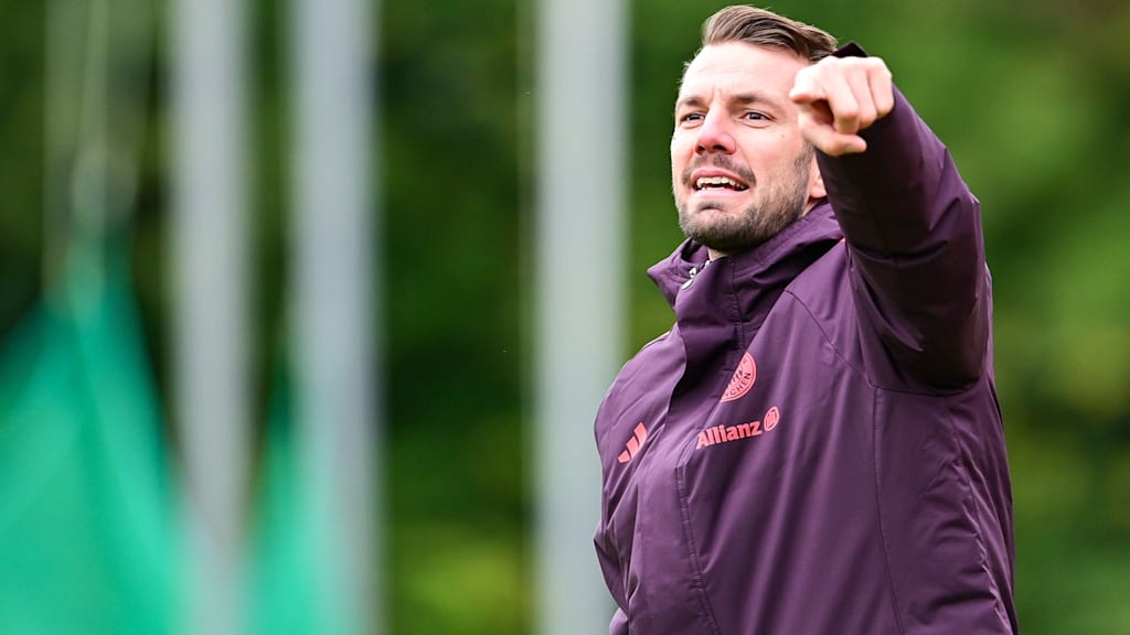 Jérôme Reisacher beim Spiel der FCB-Frauen II in Weinberg.