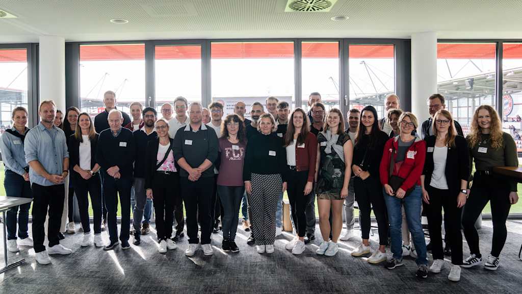 Gruppenfoto beim Workshop des FC Bayern zum Thema Nachhaltigkeit