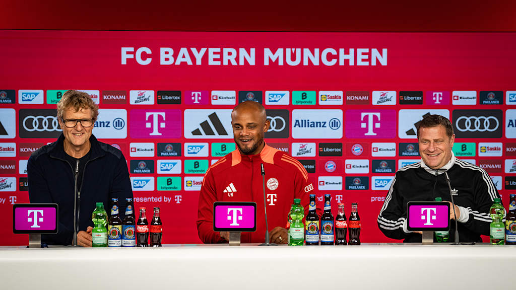 Vincent Kompany habla en la rueda de prensa del FC Bayern.