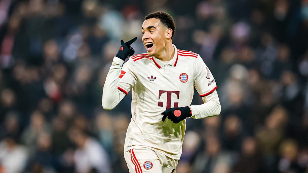 Jamal Musiala celebrates his goal against St. Pauli