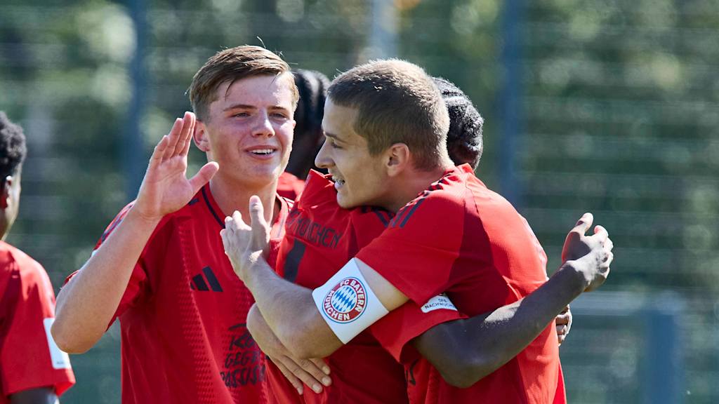 Die U17 bejubelt einen Treffer in der DFB-Nachwuchsliga.