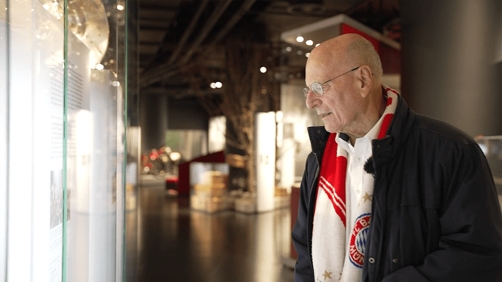 Member number one Heiner Jüngling visits the FC Bayern Museum