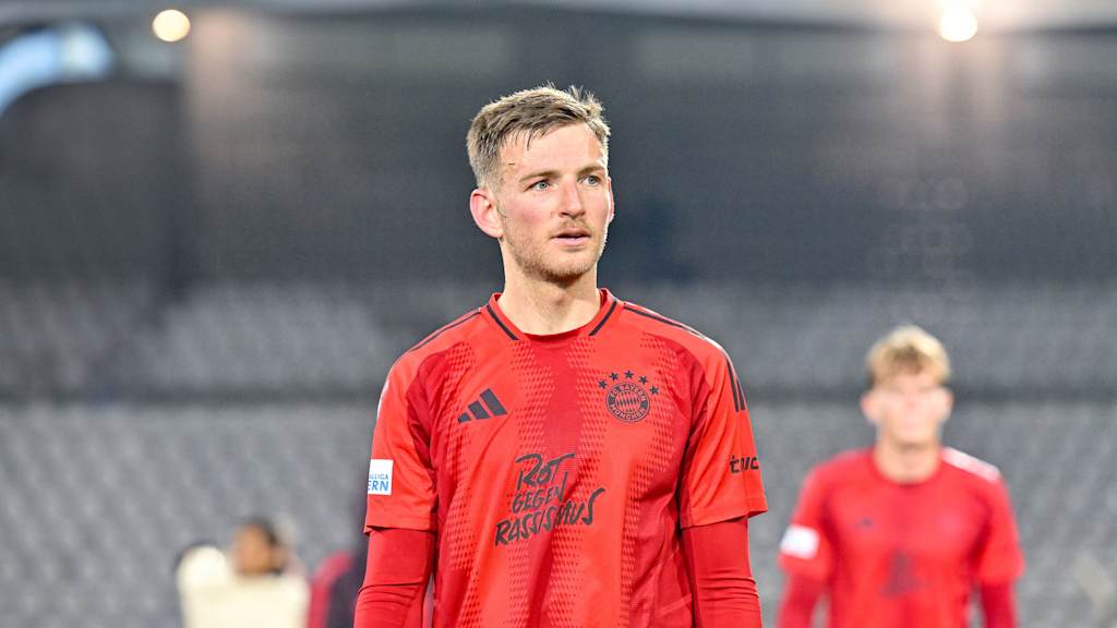 Timo Kern, Kapitän der FC Bayern Amateure, im Anschluss an eine Partie im Grünwalder Stadion.