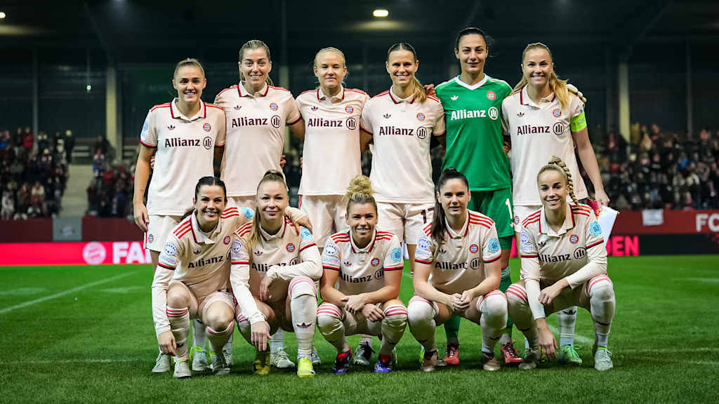 Teamfoto vor dem Heimspiel der FC Bayern Frauen gegen Vålerenga Oslo