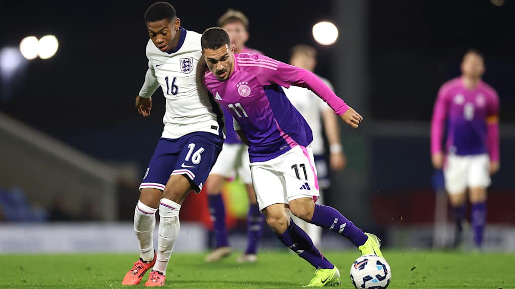 FC Bayern pro Arijon Ibrahimović wearing the Germany U-20 jersey.