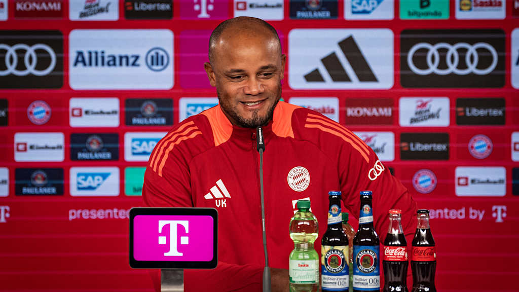 FC Bayern coach Vincent Kompany issues instructions in training