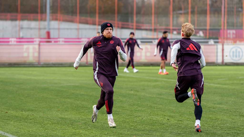 Steve Breitkreuz sprintet im Training der FC Bayern Amateure vor dem Regionalliga-Spiel gegen Viktoria Aschaffenburg.