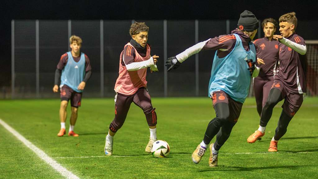 Jussef Nasrawe im Training der FC Bayern U19 vor dem Auswaertsspiel gegen Ingolstadt.