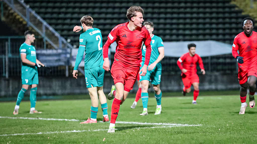 Jonathan Asp Jensen im Spiel der FC Bayern Amateure beim FC Augsburg II