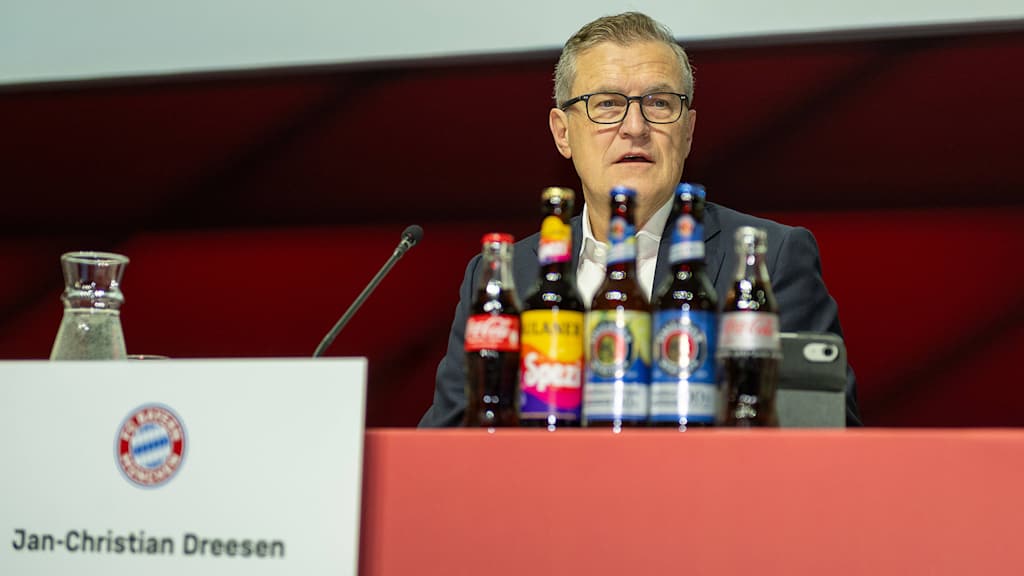 Jan-Christian Dreesen auf der JHV des FC Bayern.