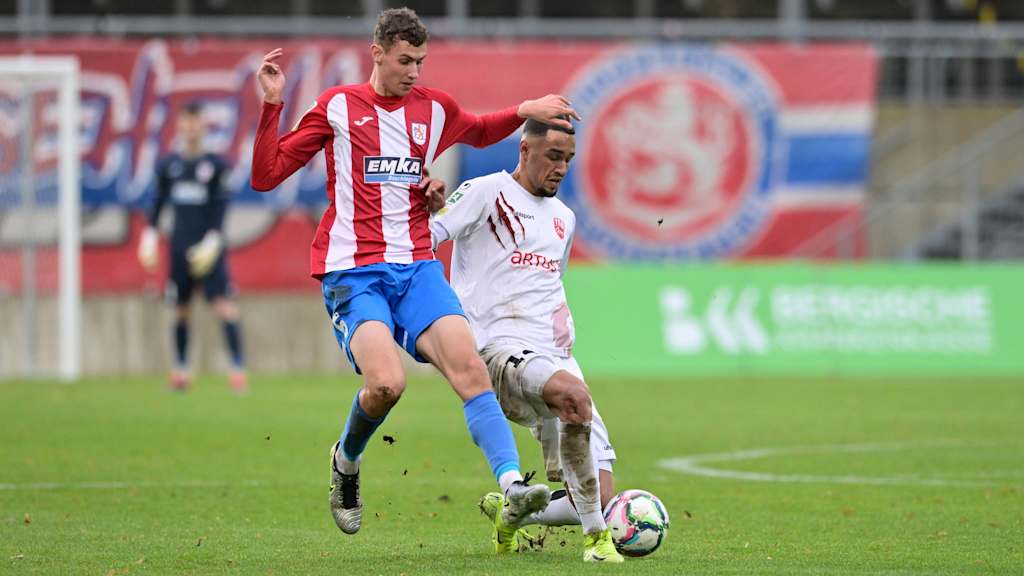 Benedikt Wimmer, Leihspieler vom FC Bayern, im Zweikampf.