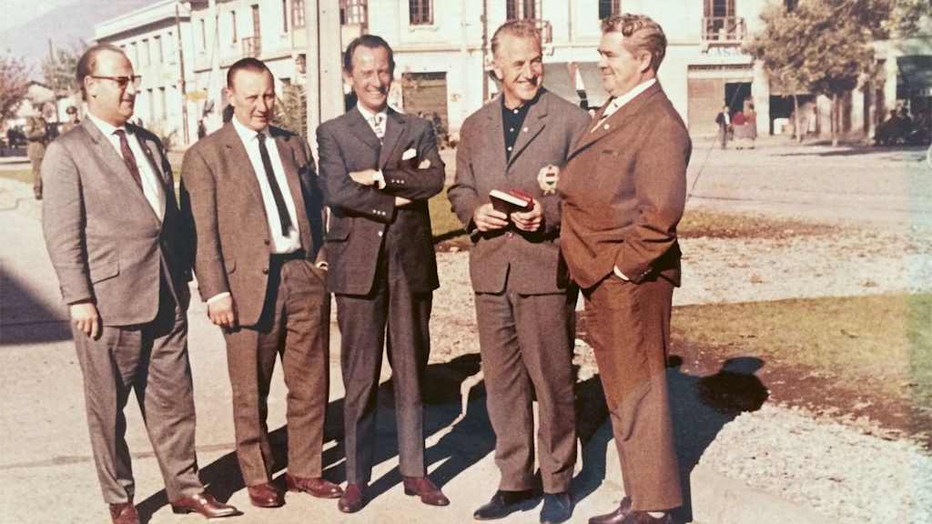Roland Endler (right) and Dr Karl Wachtel (centre) in conversation with Santos representatives.