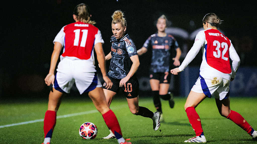 Linda Dallmann in FC Bayern Women's away match at Arsenal