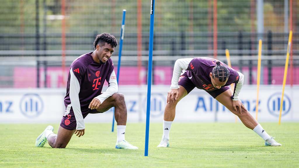 Kingsley Coman und Leroy Sané im Teamtraining des FC Bayern an der Säbener Straße.