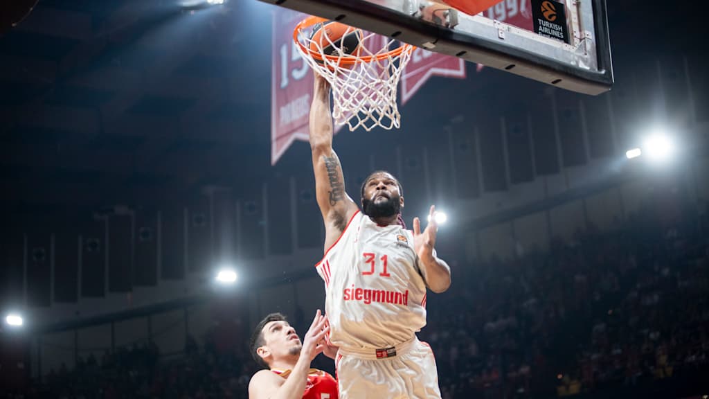 Devin Booker and FC Bayern Basketball fall to EuroLeague title contender Olympiacos Piraeus.