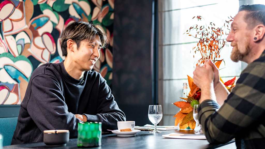 Hiroki Ito laughs in his German lesson at FC Bayern