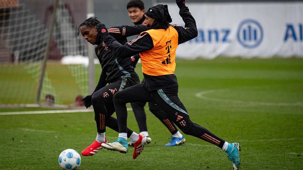 Mathys Tel Michael Olise Training Bayern