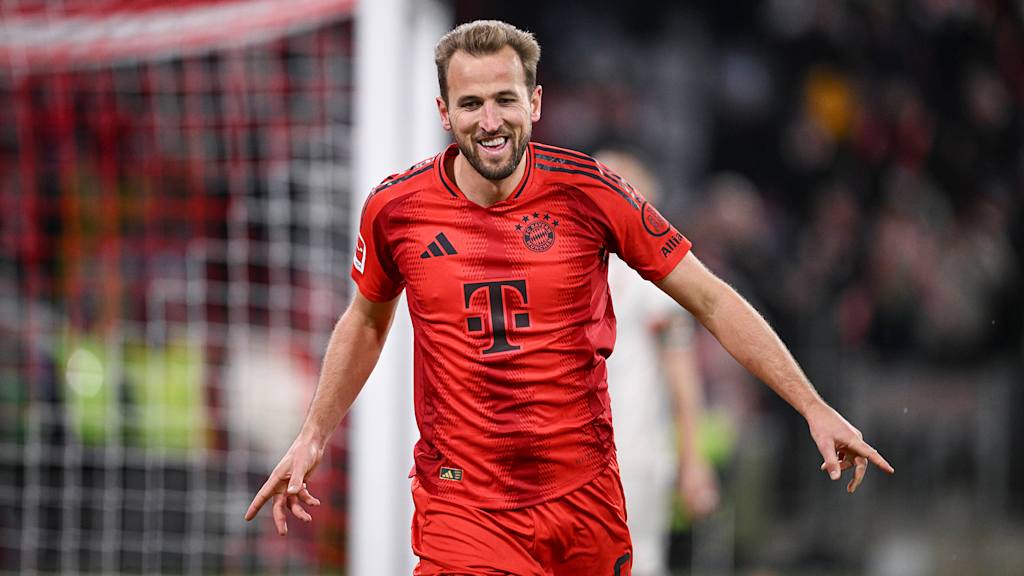 Harry Kane bejubelt sein drittes Tor im Spiel gegen den FC Augsburg