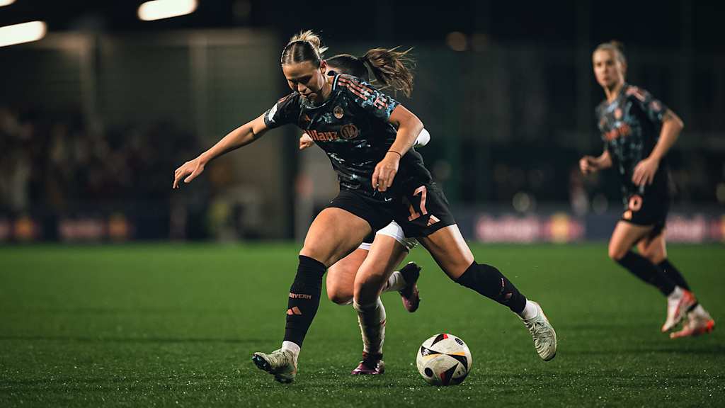 Klara Bühl in FC Bayern Women's match at RB Leipzig