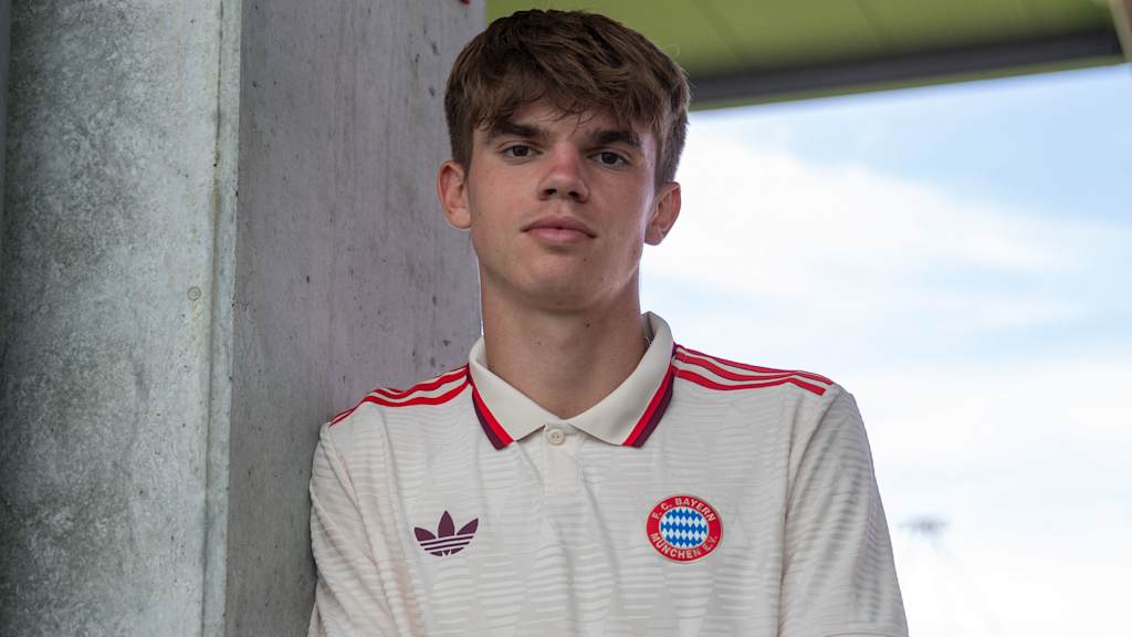 Guido Della Rovere, Amateure Mittelfeldspieler, blickt im Stadion am Campus nach vorne.
