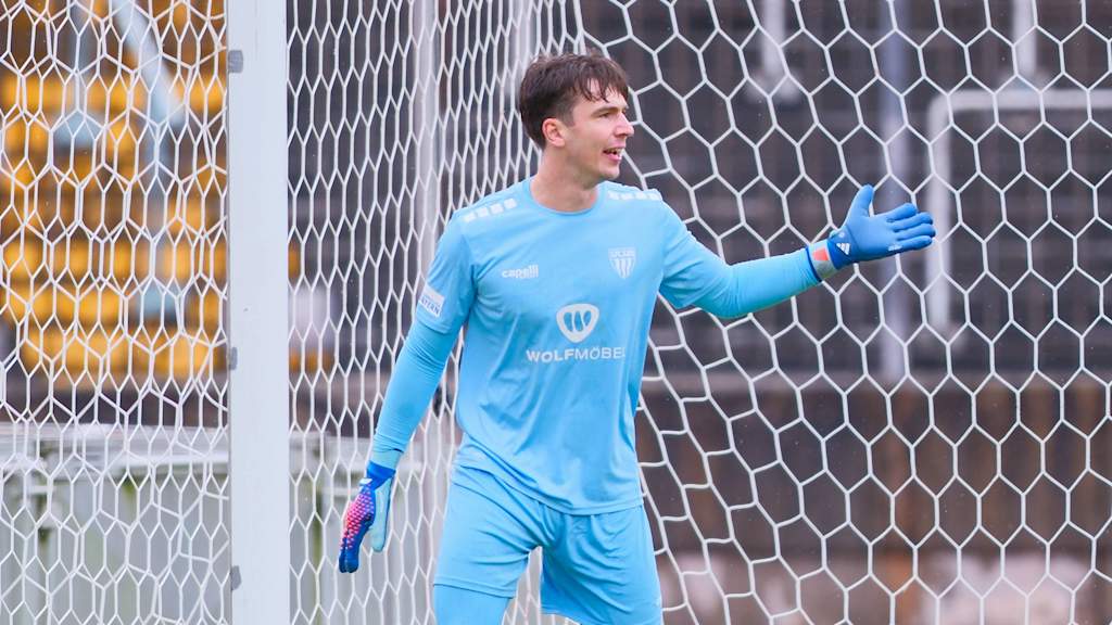 Lukas Schneller im Tor des FC Schweinfurt.
