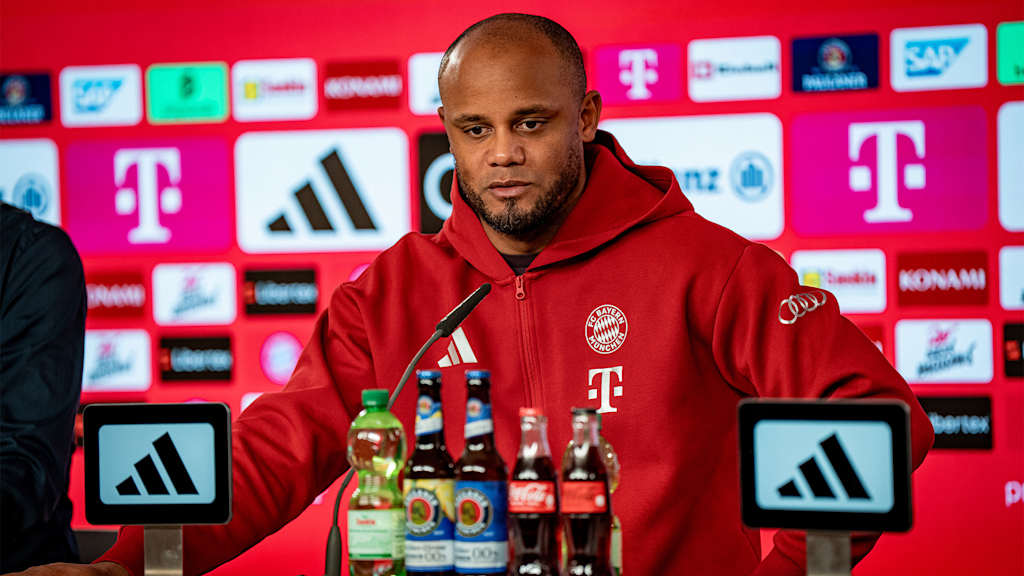 Vincent Kompany beantwortet Fragen im Pressetalk des FC Bayern