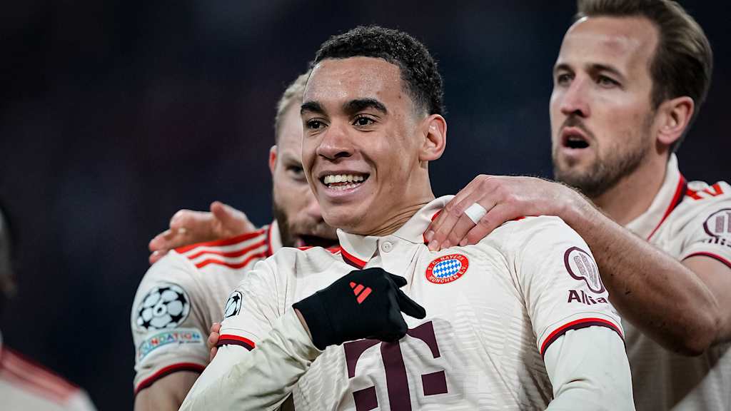 Spielszene aus der Partie FC Bayern - Bayer 04 Leverkusen