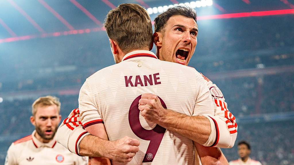 Leon Goretzka und Harry Kane bejubeln das 3:0 über Bayer Leverkusen im Hinspiel des Achtelfinals