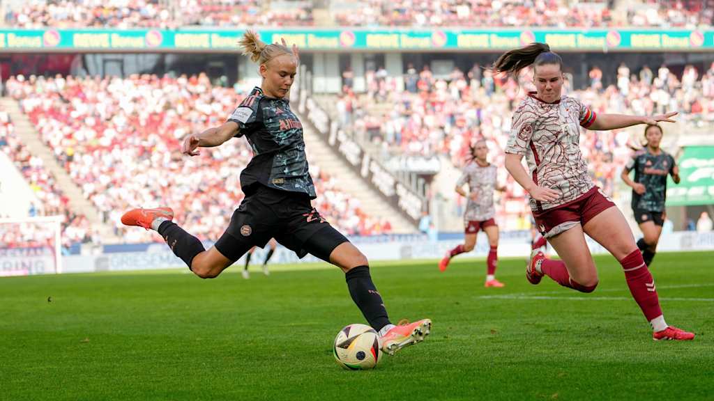 Pernille Harder with the ball in FC Bayern Women's match at 1. FC Köln.