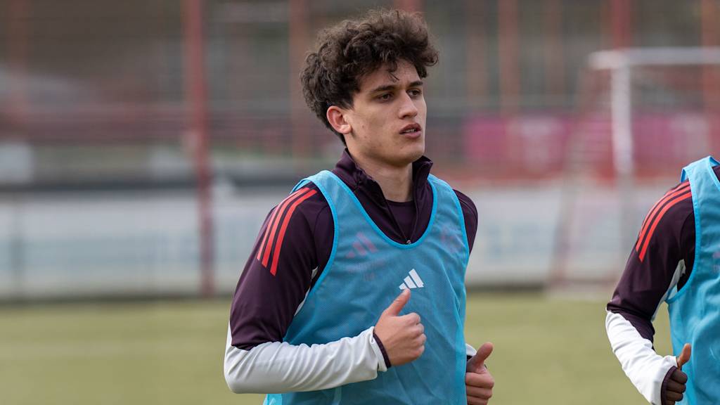 Younes Aitamer im Training der FC Bayern Amateure.