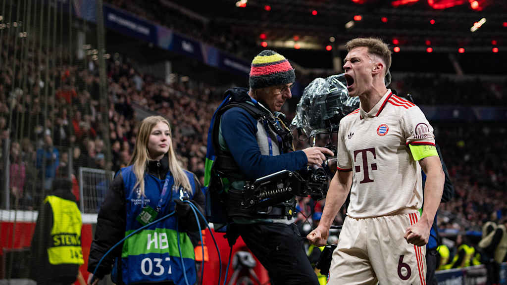 Kimmich jubelt im Champions League-Spiel Bayer 04 Leverkusen - FC Bayern