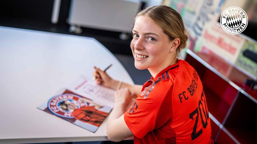 Alara löste anlässlich ihrer Vertragsverlängerung ein Kreuzworträtsel.