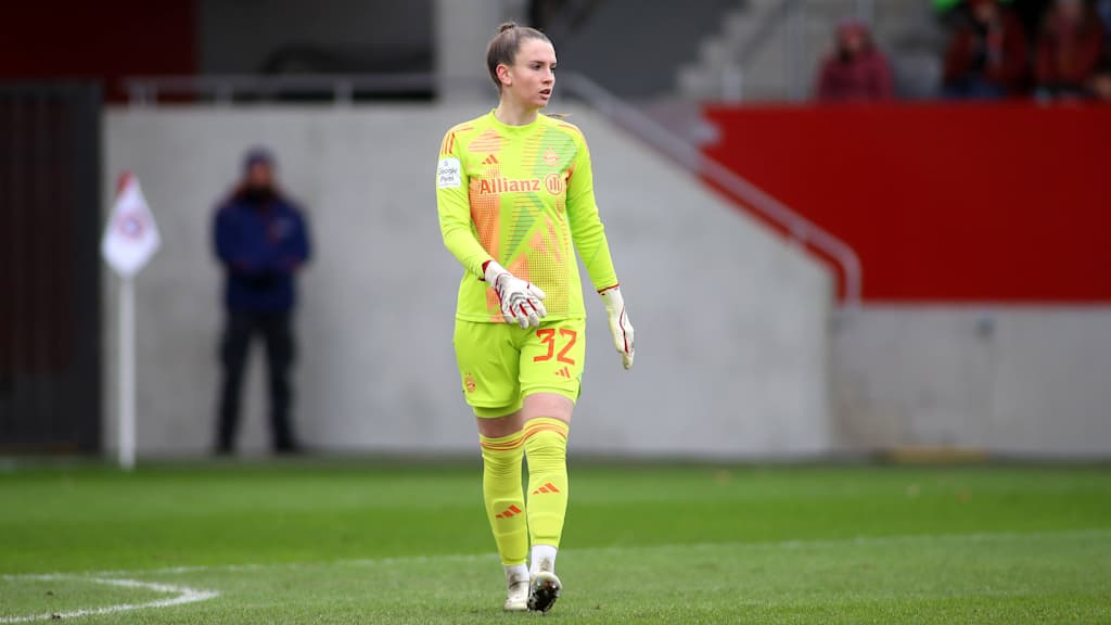 Ena Mahmutovic während eines Bundesligaspiels der FC Bayern Frauen in der Spielstätte am FC Bayern Campus.