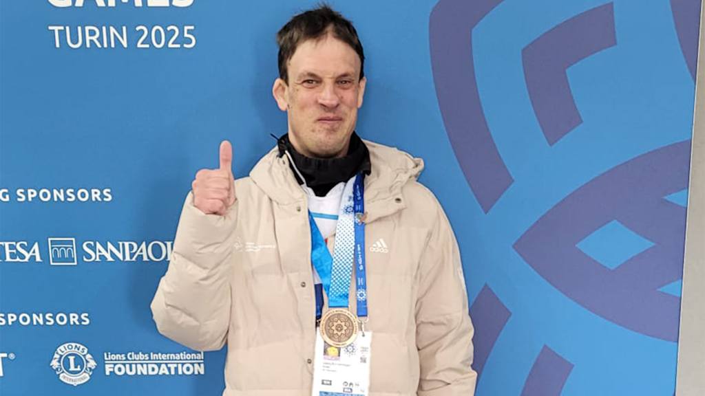 Georg Emmerdinger mit der Goldmedaille der Special Olympiccs