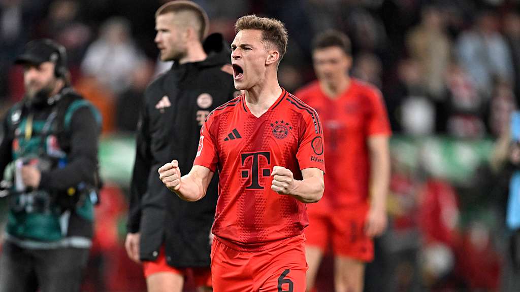 Joshua Kimmich jubelt nach dem Spiel gegen Augsburg