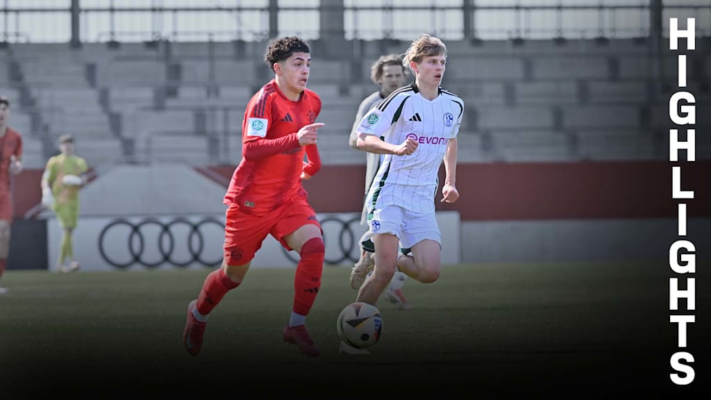 Spielszene aus dem Duell FC Bayern U19 gegen FC Schalke 04 U19