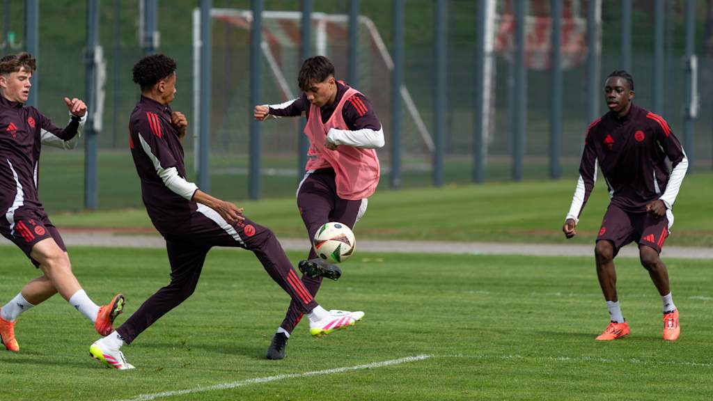 Training der FC Bayern U17 vor dem Heimspiel gegen Nürnberg.