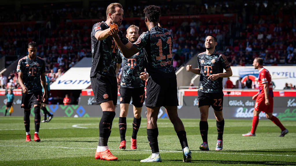 Harry Kane and Kingsley Coman celebrating against Heidenheim