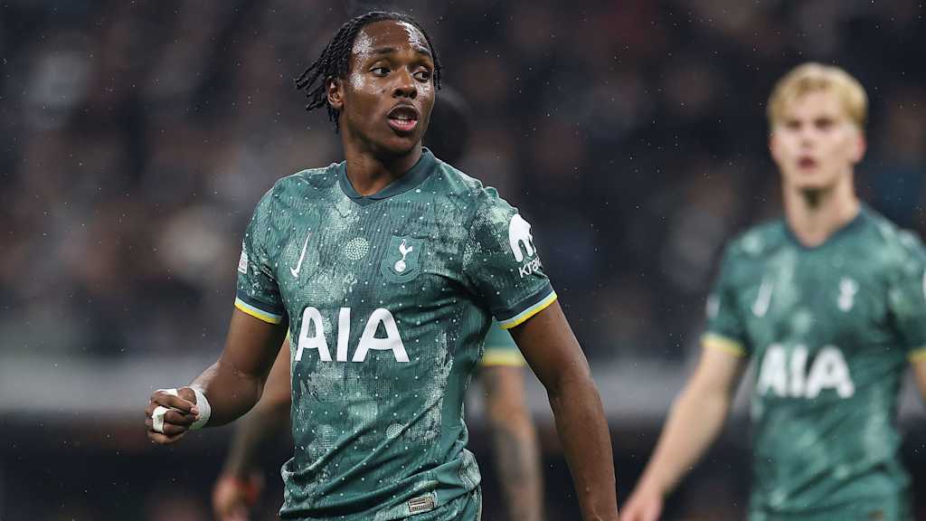 Mathys Tel im Europa League-Viertelfinale gegen Eintracht Frankfurt.