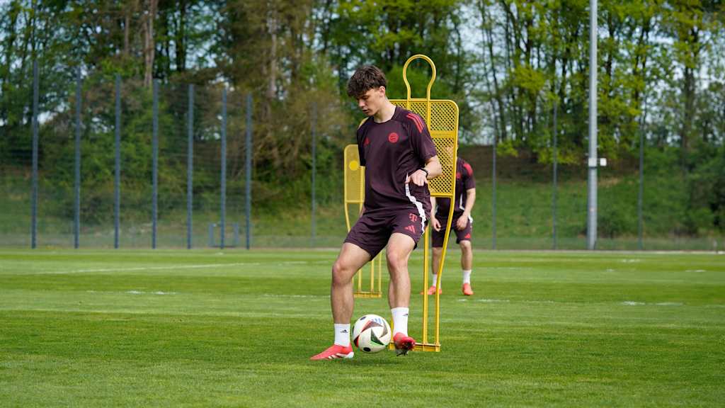 Louis Richter im Training der U19 am FC Bayern Campus.