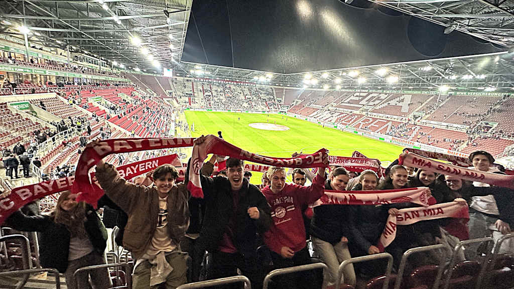 Mit dem FC Bayern TEENS-Club beim Auswärtsspiel in Augsburg