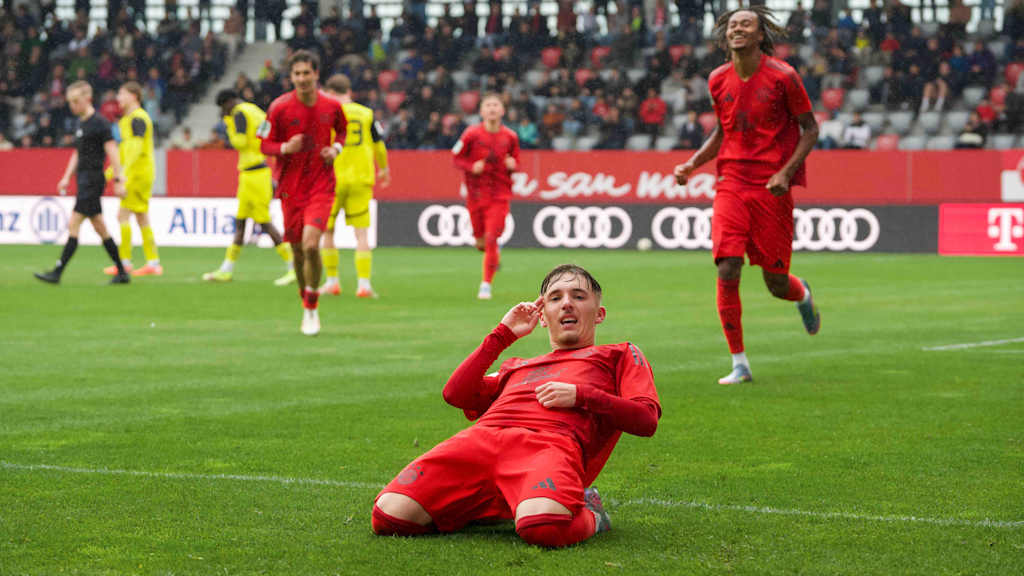 Lennart Karl jubelt nach einem Tor gegen Dortmund.