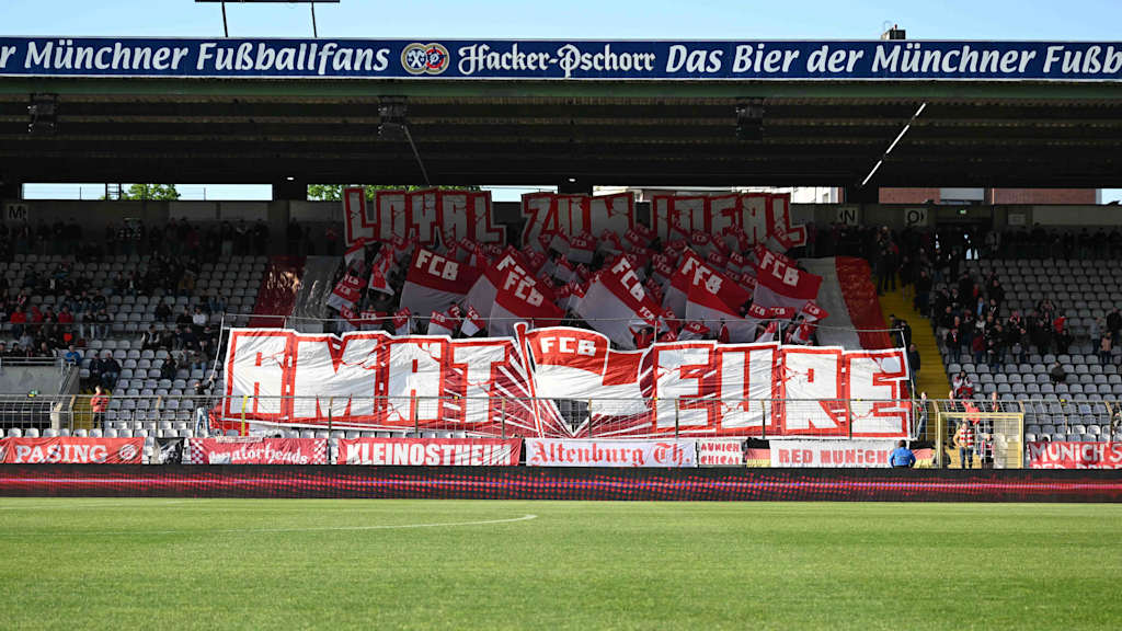 Choreografie der FC Bayern Fans gegen Türkgücü.