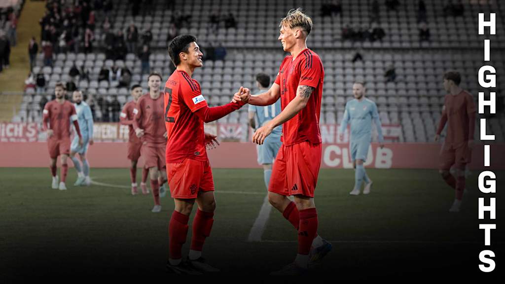 Samuel Unsöld und Angelo Brückner jubeln gemeinsam.