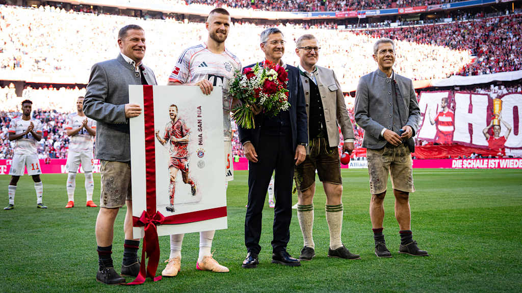 Eric Dier was presented with gifts before his last home game for Bayern.