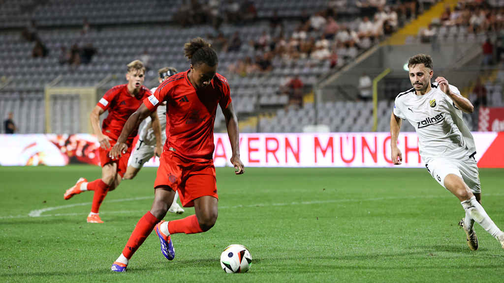 Jonah Kusi-Asare bei seinem Debüt am Ball im Grünwalder Stadion.