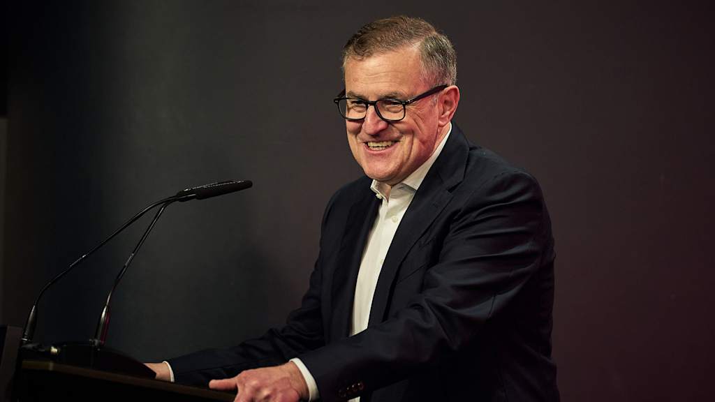 Jan-Christian Dreesen speaks at the event to hand over a donation to the Kinderschutzbund