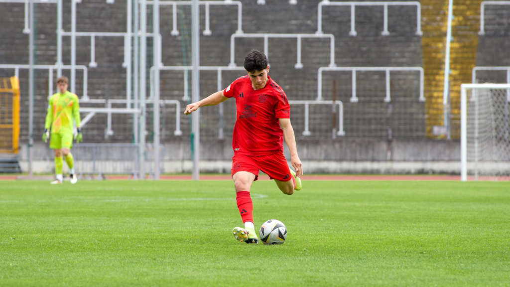 Felipe Chávez vom FC Bayern am Ball.