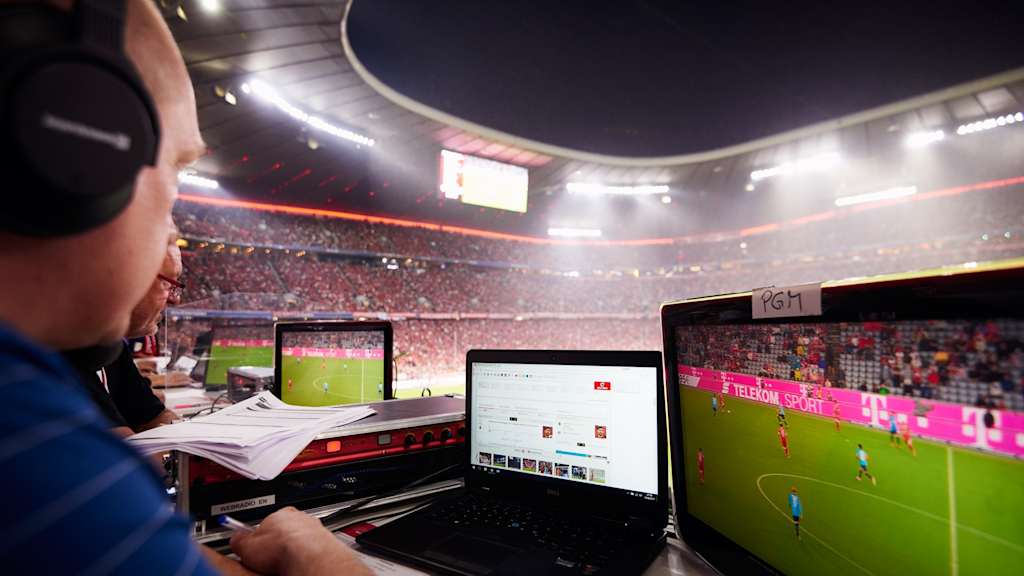 Bundesliga, Champions League und DFB-Pokal: Das Live Webradio startet jeweils fünf Minuten vor Anpfiff und ist für alle Wettbewerbe in deutscher Sprache verfügbar.